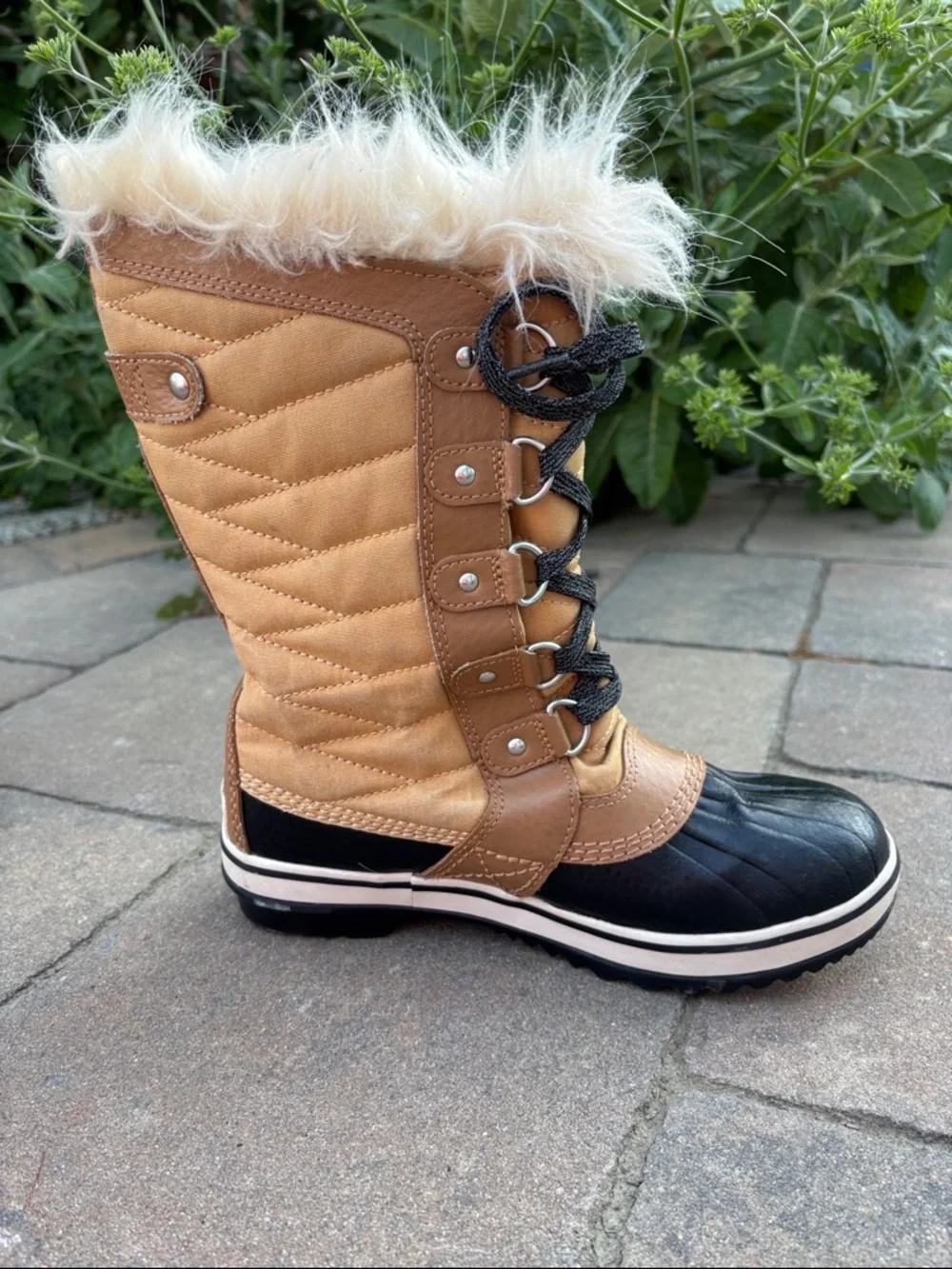 Kids' Tofino II Faux Fur‎ Lined Waterproof Boot.  Size 4